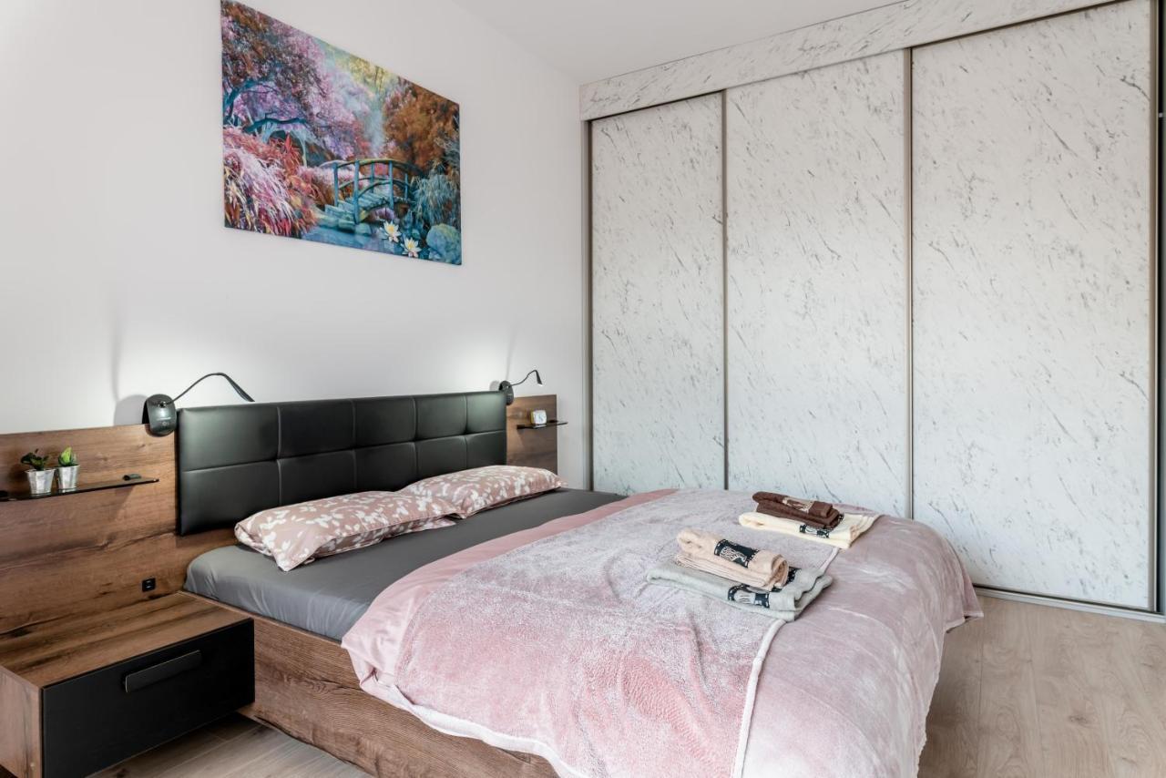 شقة فروتسواف  في Apartwro - Apartament Przy Wyspie Slodowej, Garaz, Projektor, Rowery المظهر الخارجي الصورة
